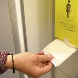 Le canton de Fribourg est précurseur avec la mise à disposition en libre accès des protections
hygiéniques dans les écoles ainsi que dans les institutions publiques et sportives (archives).
